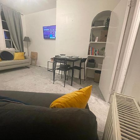 Tooting Lodge London - Cosy 2 Bedroom House With Garden, 5 Mins Walk To Tube Station Eksteriør bilde