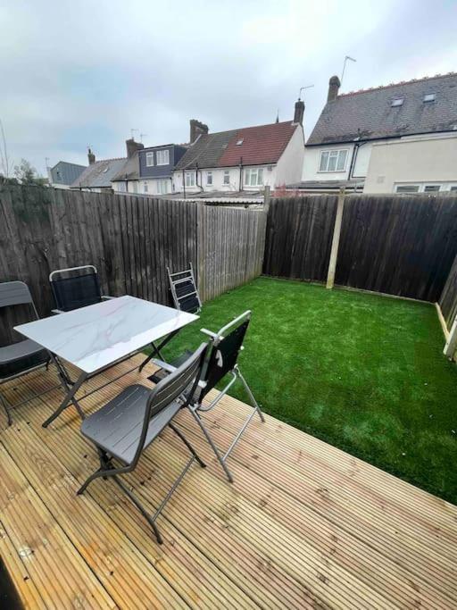 Tooting Lodge London - Cosy 2 Bedroom House With Garden, 5 Mins Walk To Tube Station Eksteriør bilde