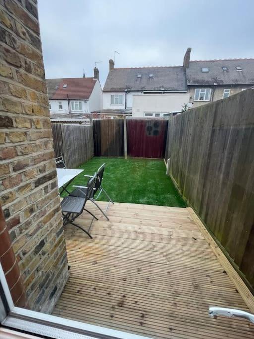 Tooting Lodge London - Cosy 2 Bedroom House With Garden, 5 Mins Walk To Tube Station Eksteriør bilde