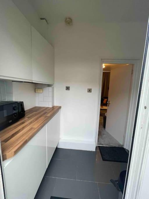 Tooting Lodge London - Cosy 2 Bedroom House With Garden, 5 Mins Walk To Tube Station Eksteriør bilde