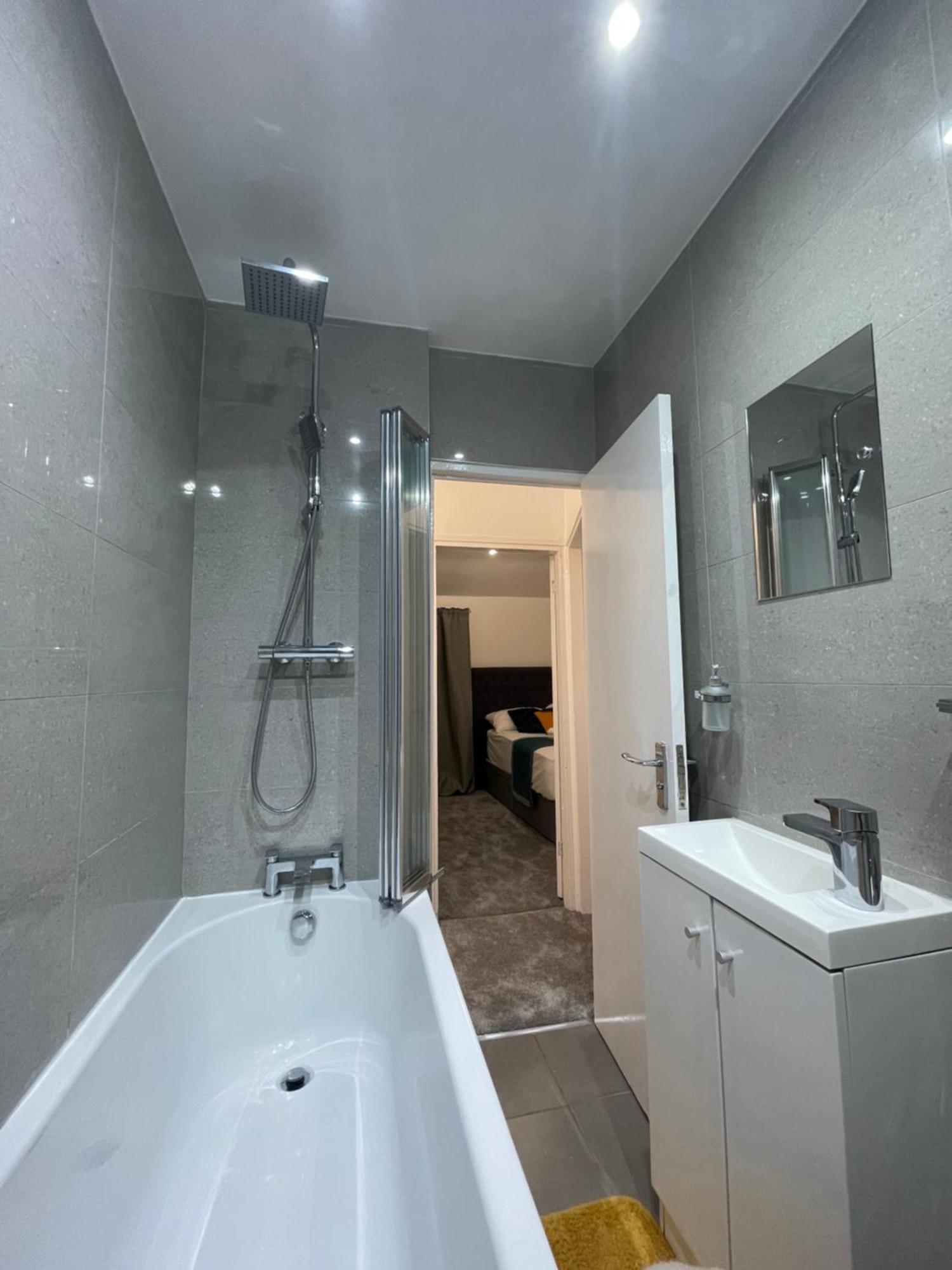 Tooting Lodge London - Cosy 2 Bedroom House With Garden, 5 Mins Walk To Tube Station Eksteriør bilde