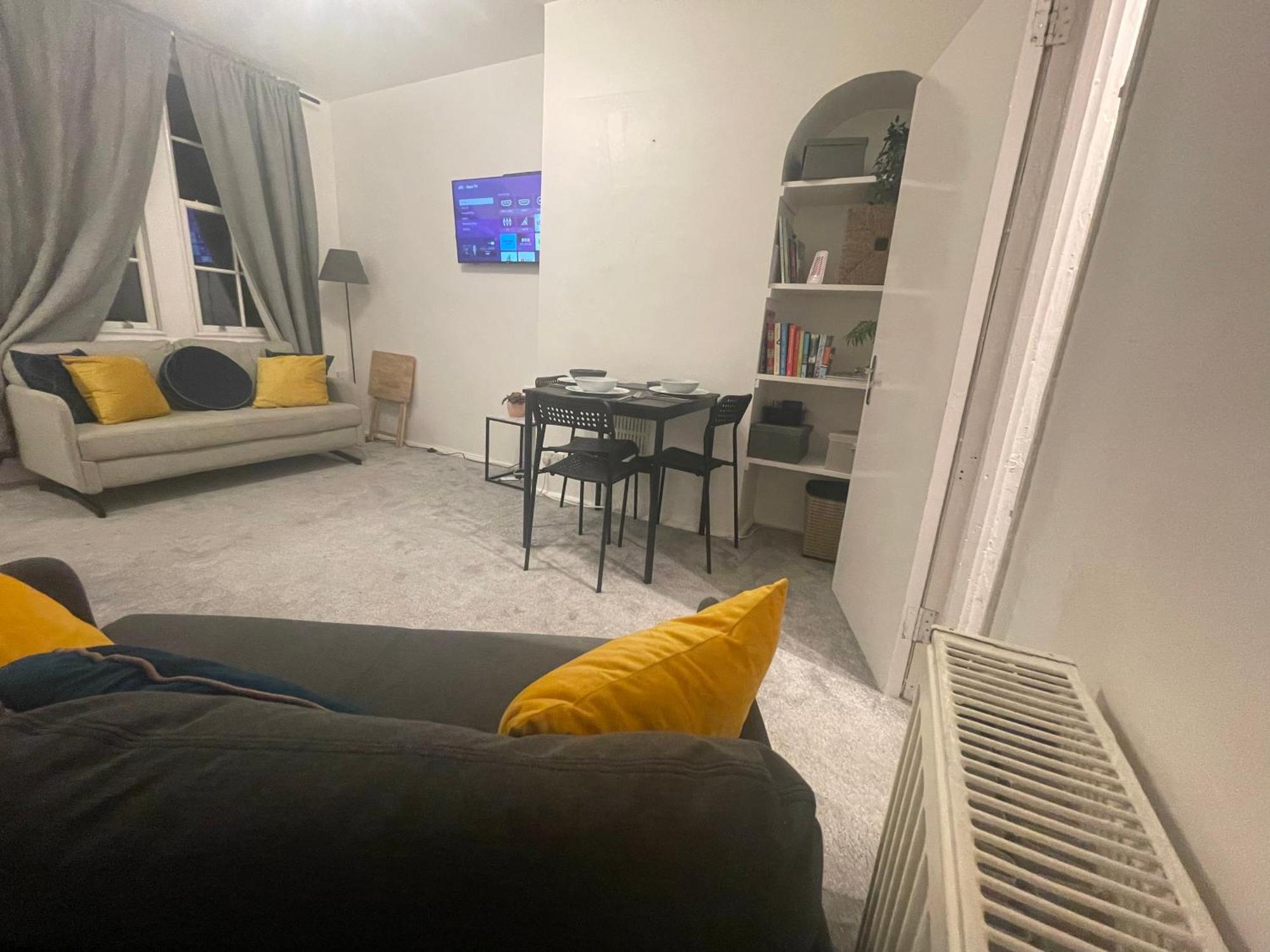 Tooting Lodge London - Cosy 2 Bedroom House With Garden, 5 Mins Walk To Tube Station Eksteriør bilde