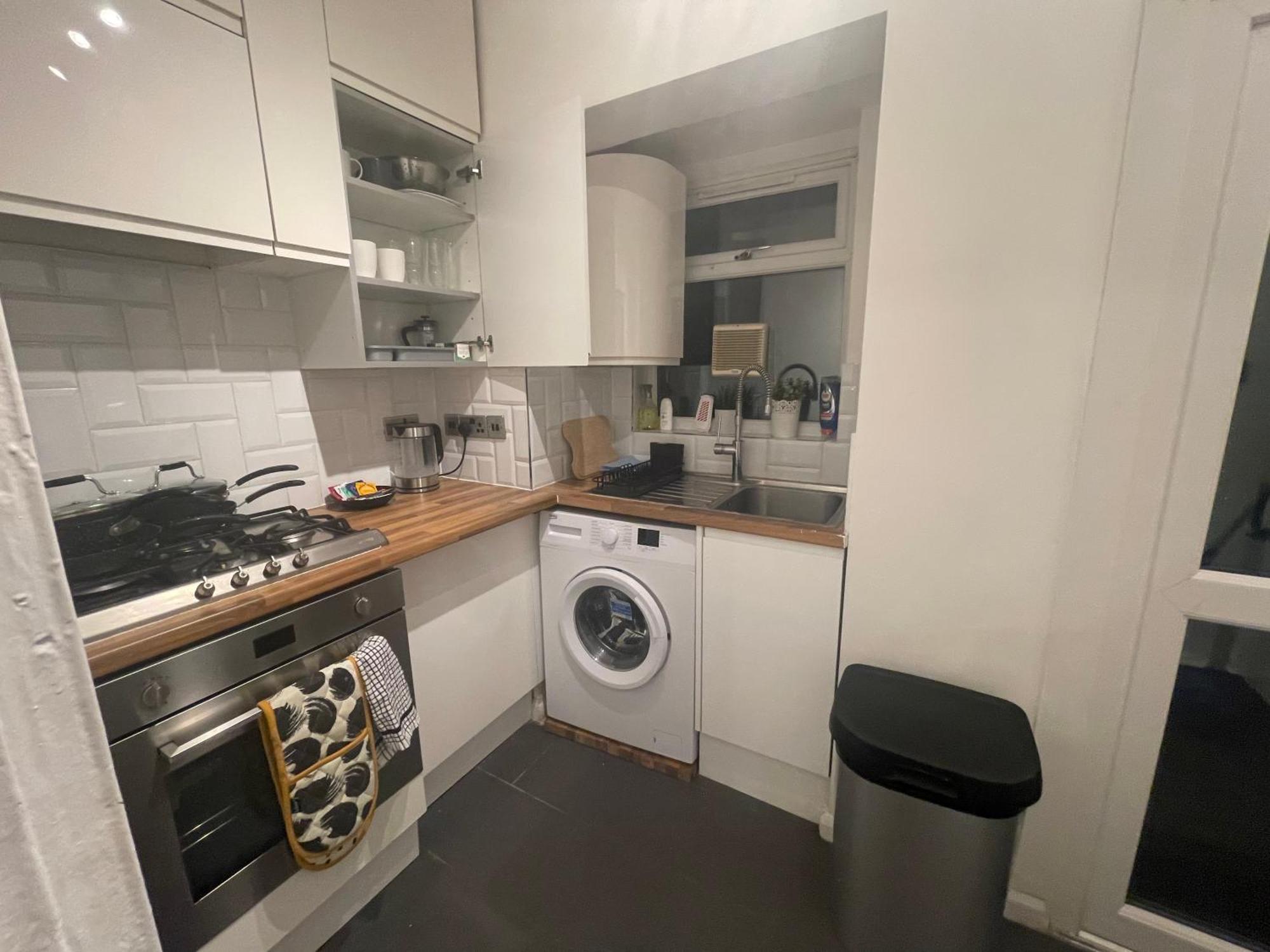 Tooting Lodge London - Cosy 2 Bedroom House With Garden, 5 Mins Walk To Tube Station Eksteriør bilde
